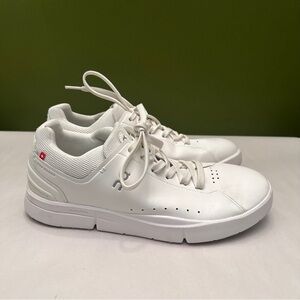 On The Roger Advantage Leather Sneaker White size 10 women’s